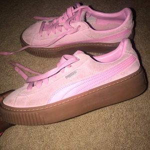 Light pink suede pumas💗
